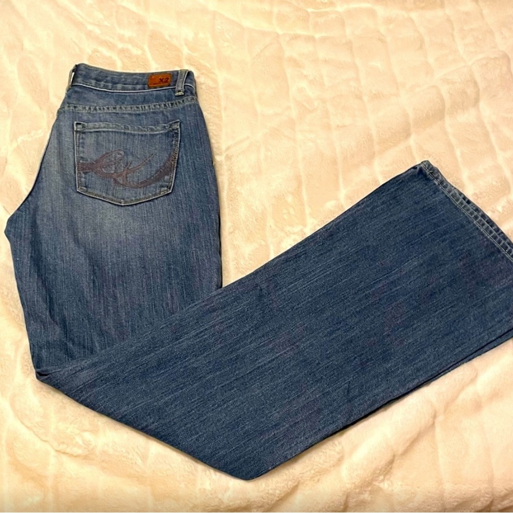 GAP Curvy blue jeans. Size 6 long flare leg. Like New condition